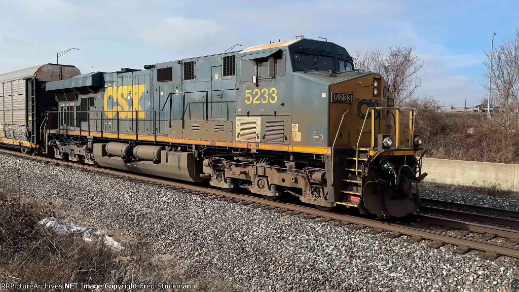 CSX 5233 leads M214.